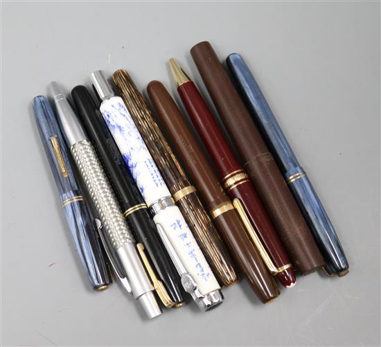 A collection of pens including Mont Blanc (9)